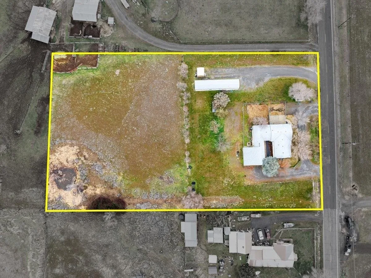 907-909 Ball Mountain Little Shasta Rd, Montague — view 5 of 12