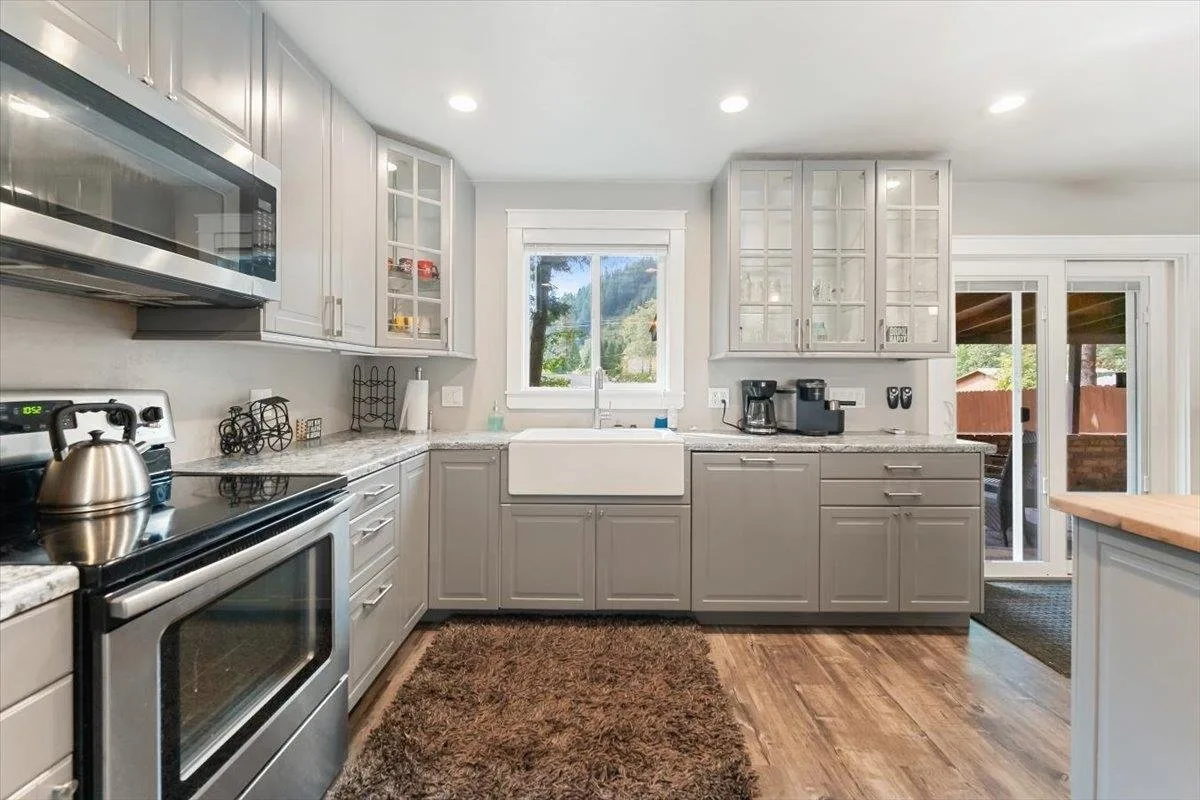 4310 Buckboard Ln, Dunsmuir — view 6 of 12
