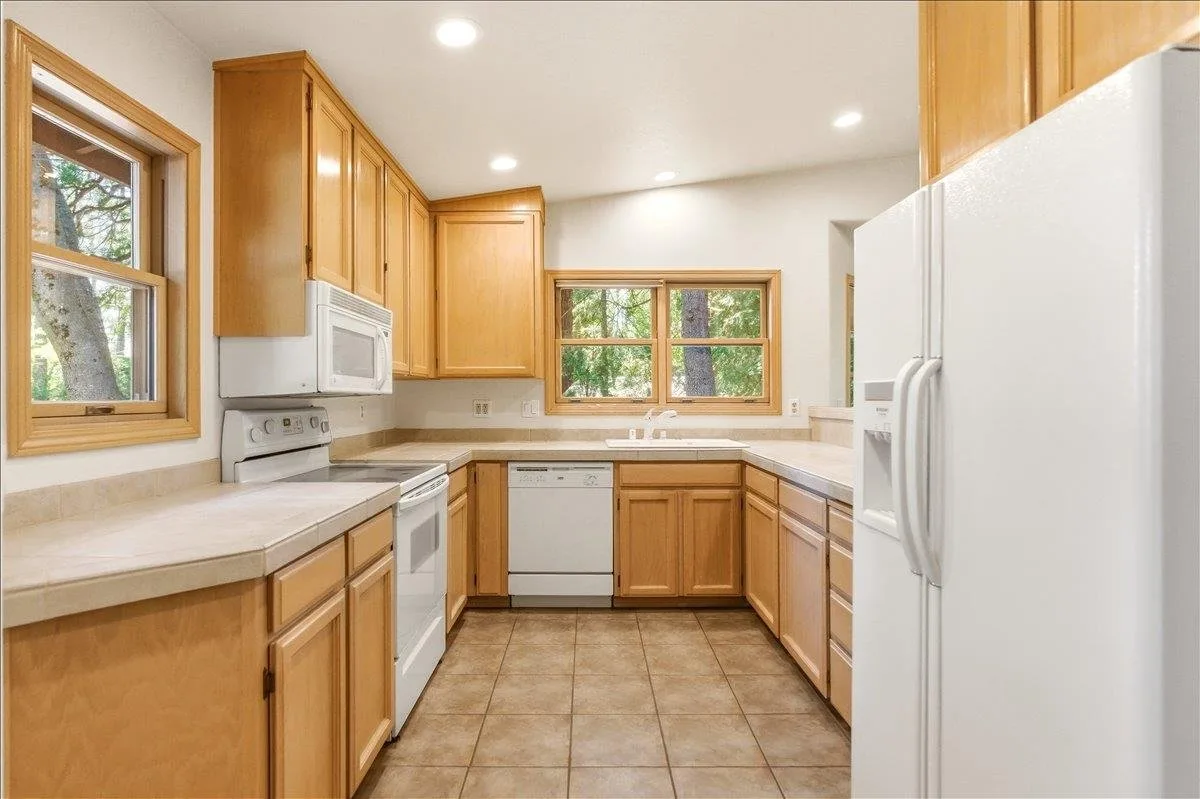 306 Gaudenzio, Mount Shasta — view 6 of 12