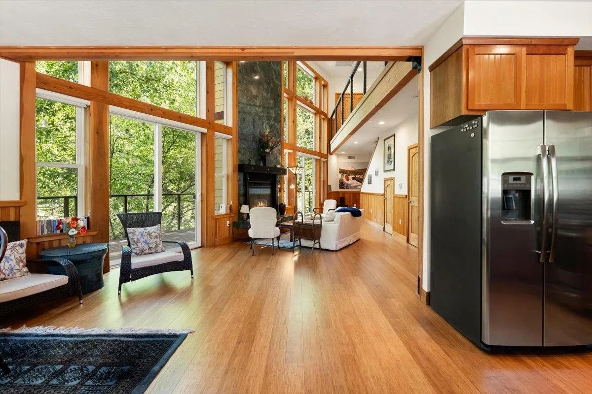 6200 Scherrer Ave, Dunsmuir — view 11 of 12