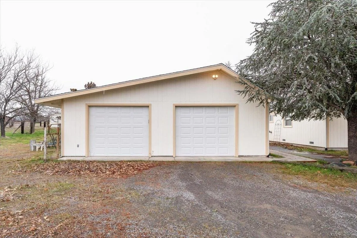 907-909 Ball Mountain Little Shasta Rd, Montague — view 5 of 12