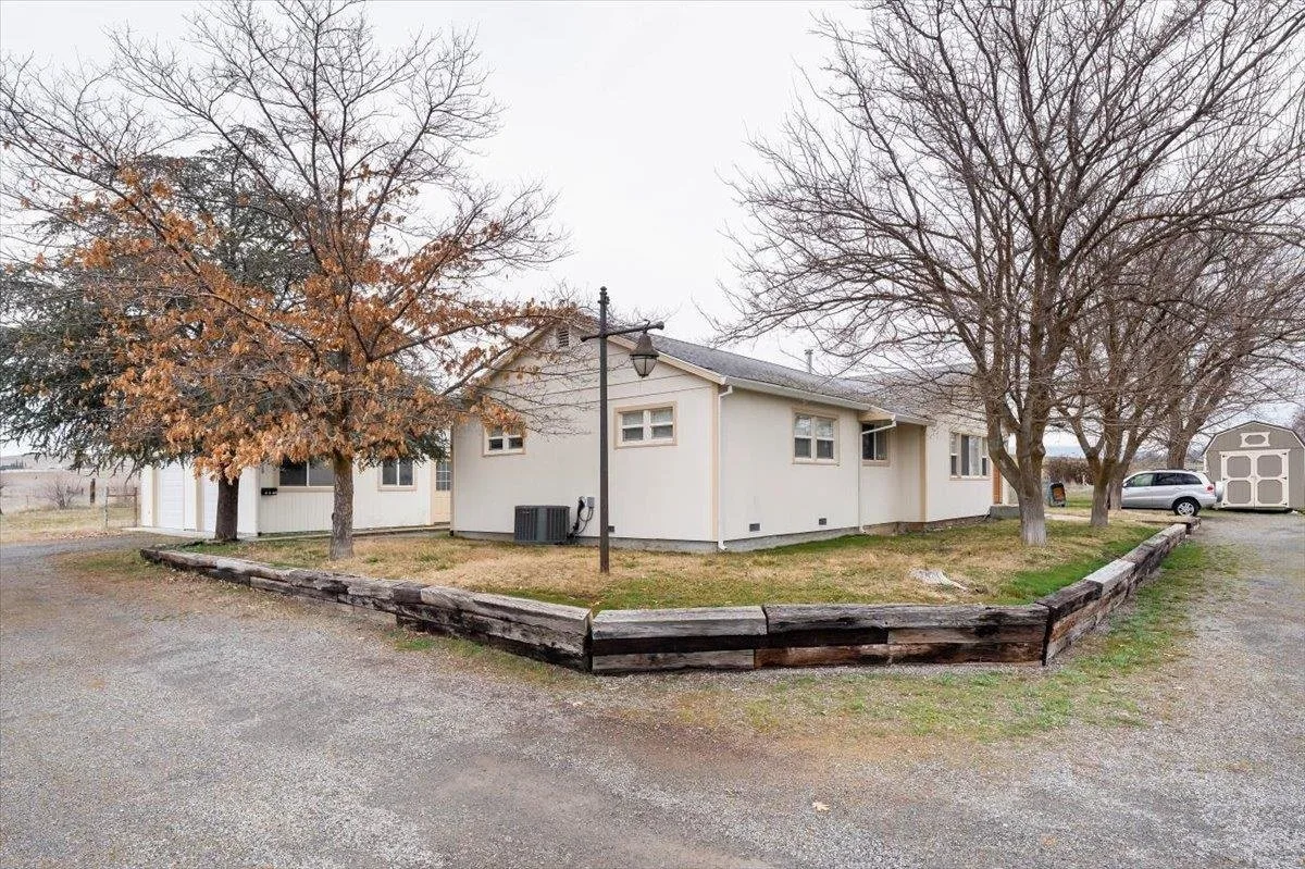907-909 Ball Mountain Little Shasta Rd, Montague — view 7 of 12