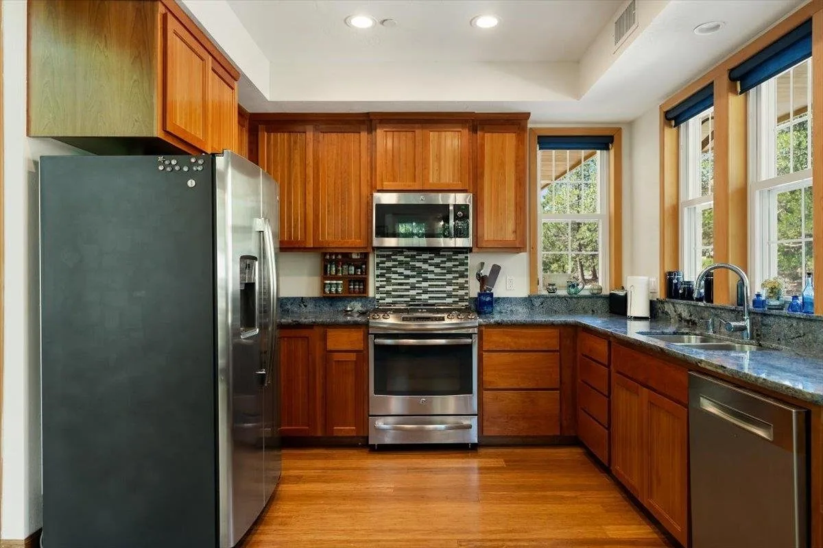 6200 Scherrer Ave, Dunsmuir — view 12 of 12