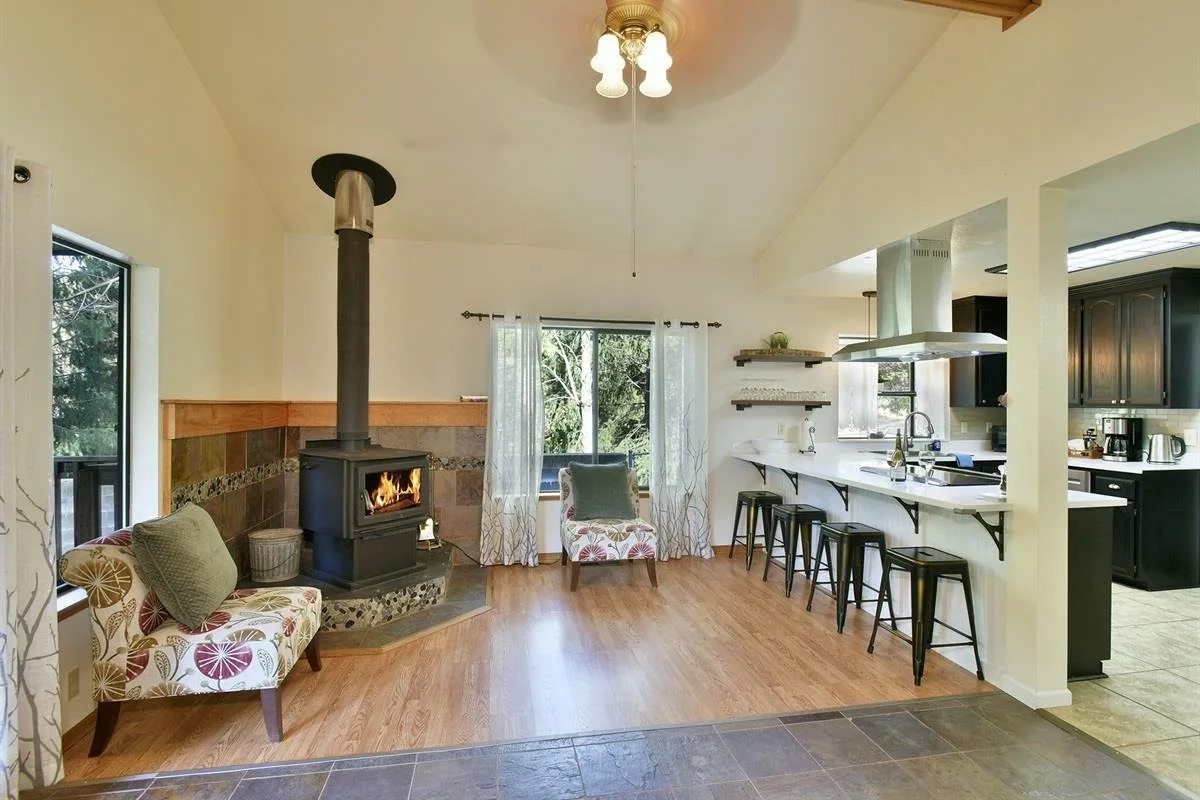 4000 Timber Dr, Dunsmuir — view 10 of 12
