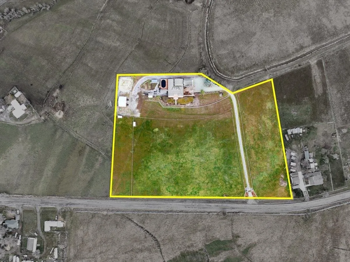 1201 Ball Mountain Little Shasta Rd, Montague — view 4 of 12