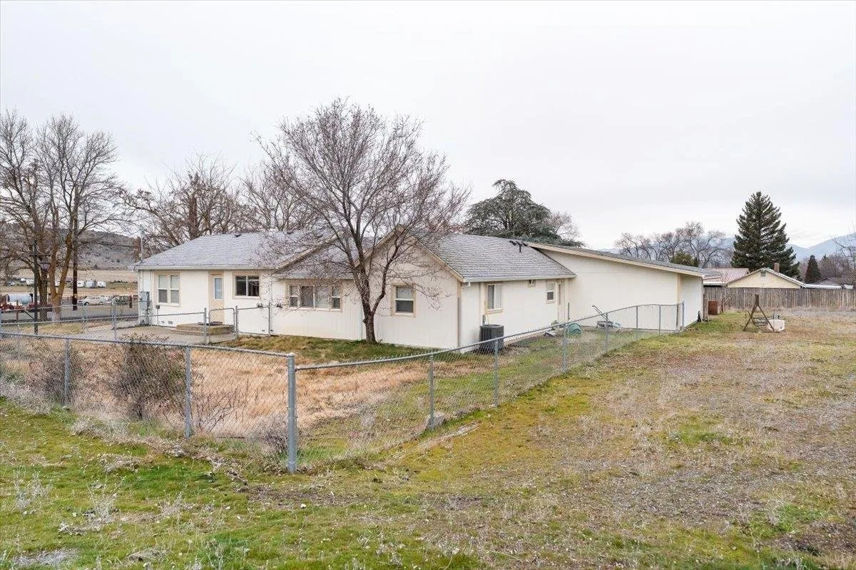 907-909 Ball Mountain Little Shasta Rd, Montague — view 10 of 12