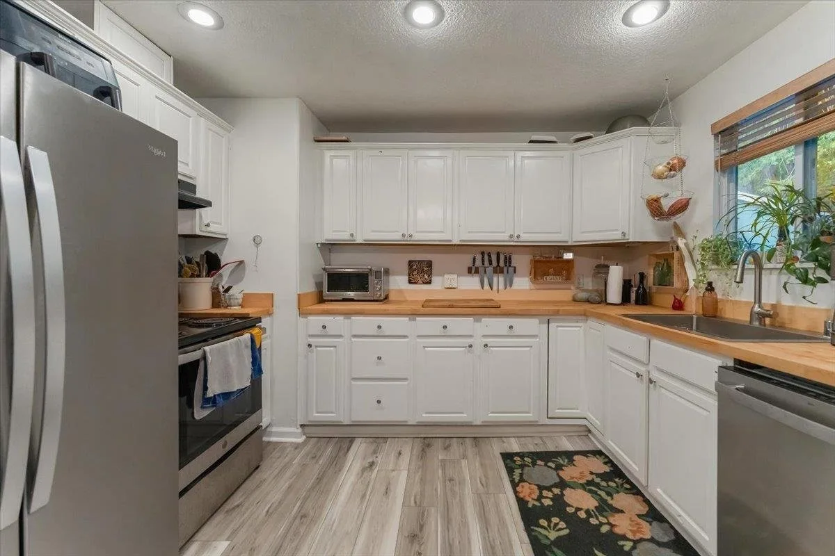 698 S First Street, Dunsmuir — view 10 of 12