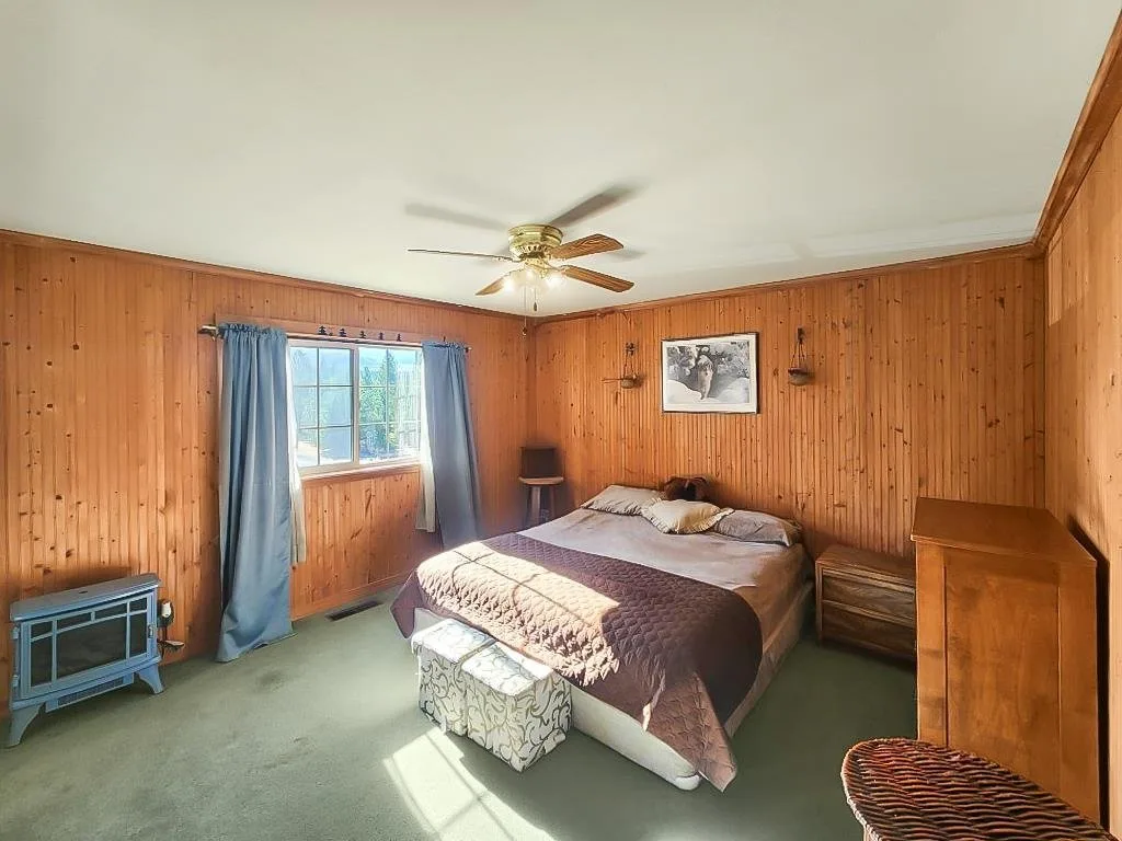 Bedroom at 16843 Fawnskin Pl, Weed — 1 of 2