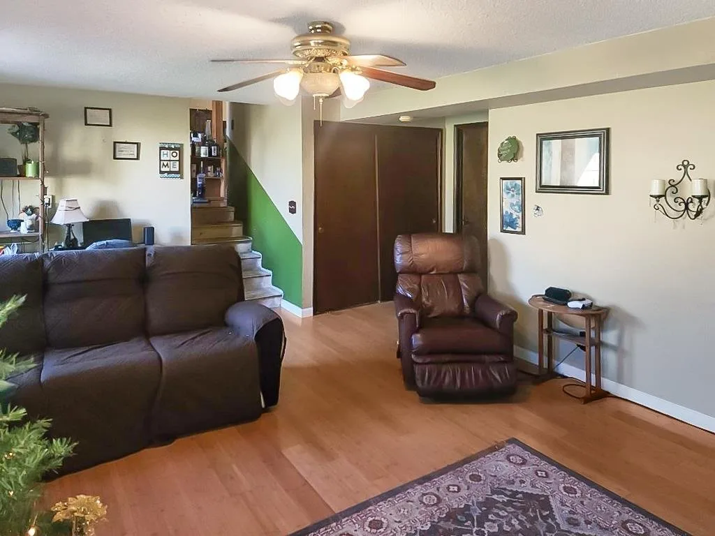 Living area at 16843 Fawnskin Pl, Weed — 3 of 4
