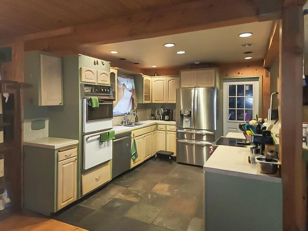 Kitchen at 16843 Fawnskin Pl, Weed — 1 of 3
