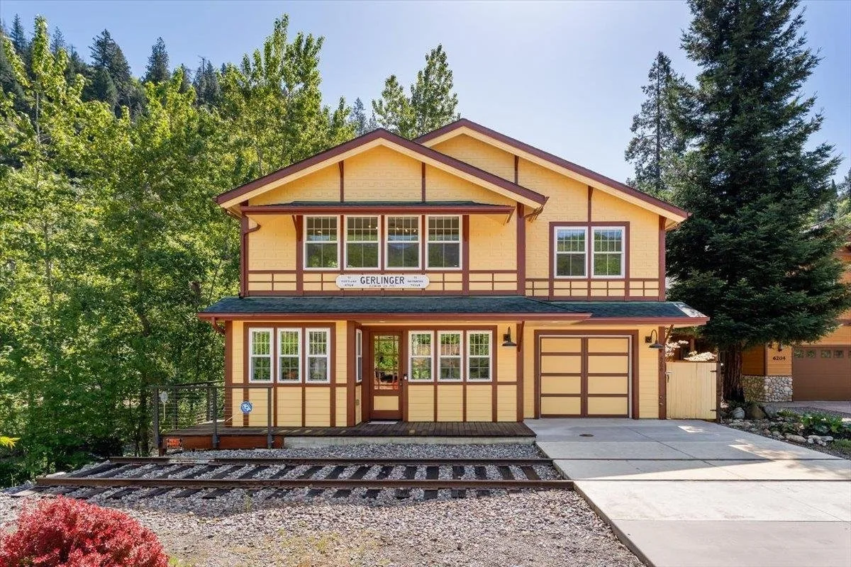 6200 Scherrer Ave, Dunsmuir — view 2 of 12