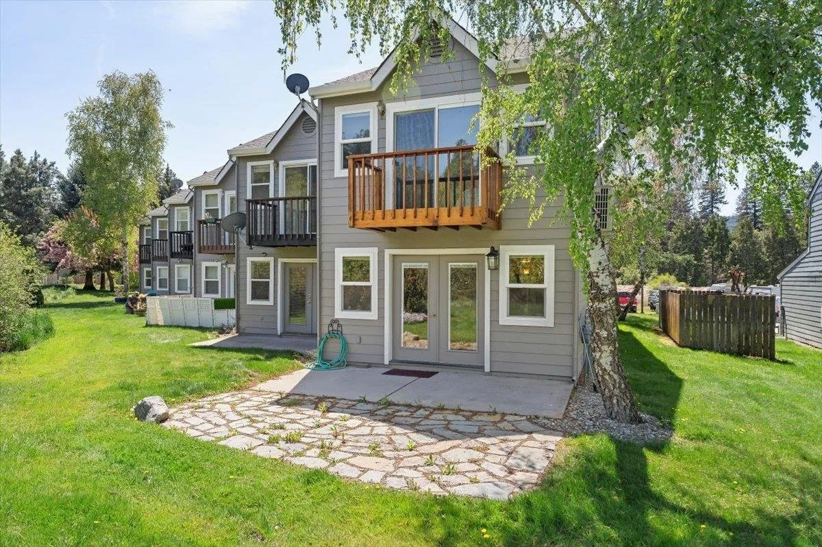 1422 Kingston Rd., Mount Shasta — view 2 of 12