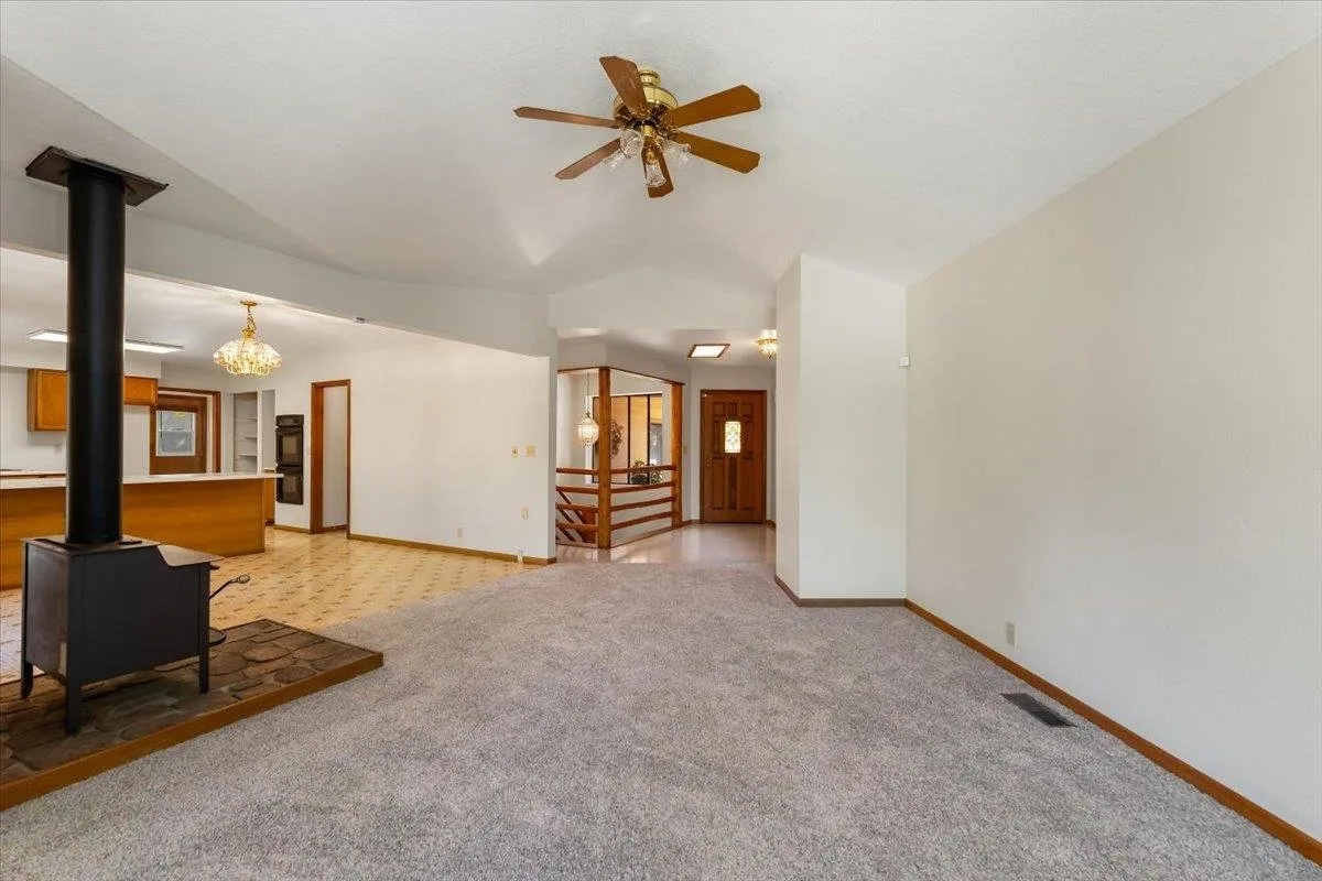 Living area at 4000 Hope Ln, Dunsmuir — 3 of 3