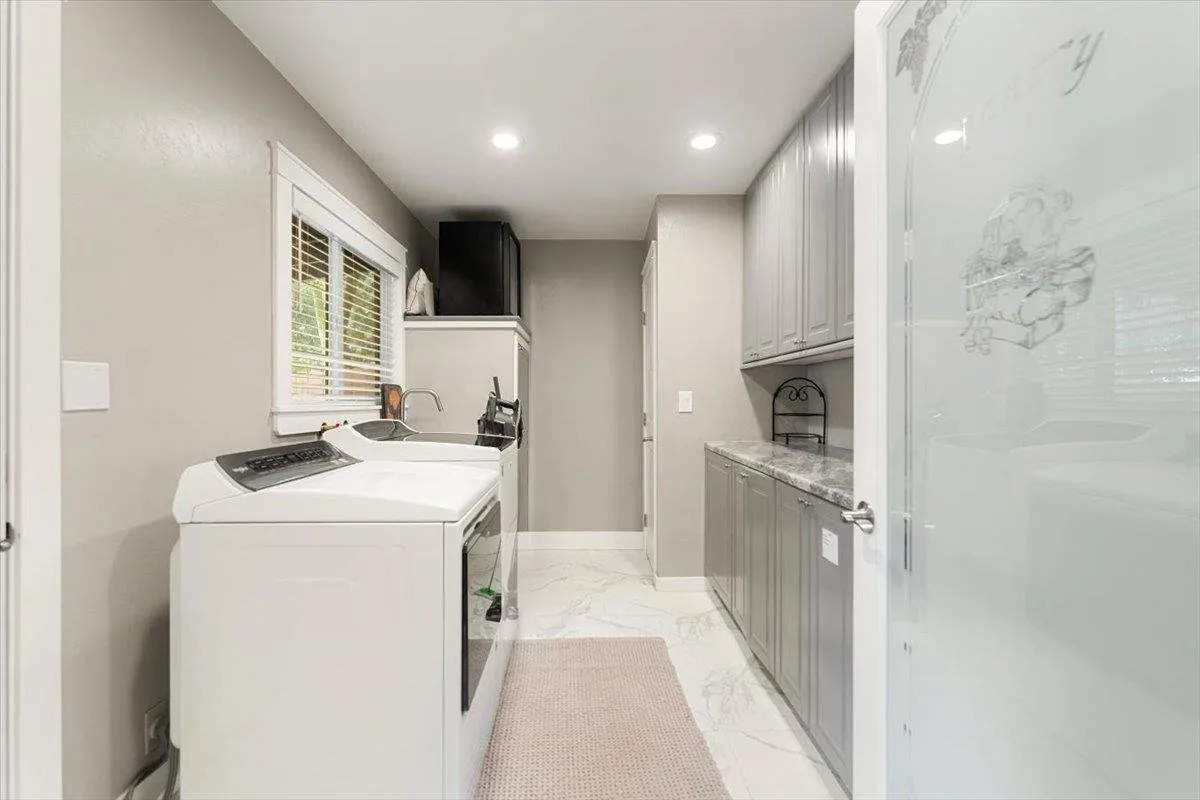 4310 Buckboard Ln, Dunsmuir — view 9 of 12