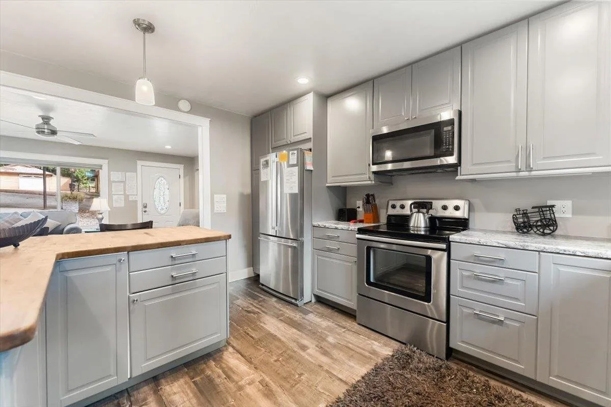 4310 Buckboard Ln, Dunsmuir — view 7 of 12
