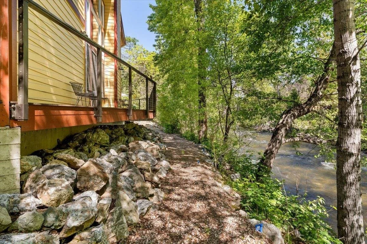 6200 Scherrer Ave, Dunsmuir — view 4 of 12