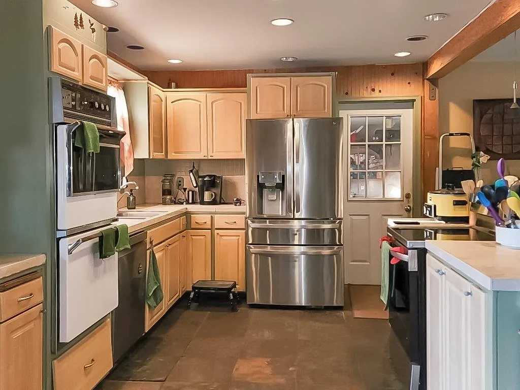 Kitchen at 16843 Fawnskin Pl, Weed — 2 of 3