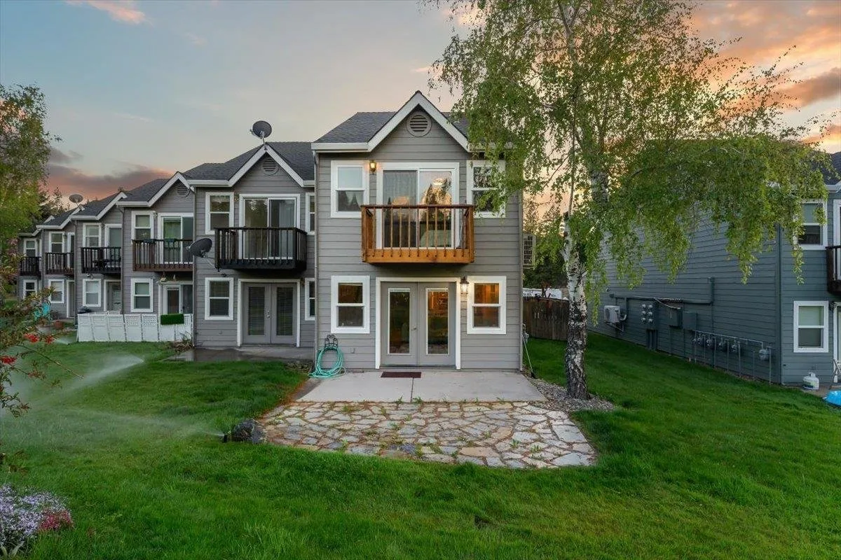 1422 Kingston Rd., Mount Shasta — view 4 of 12