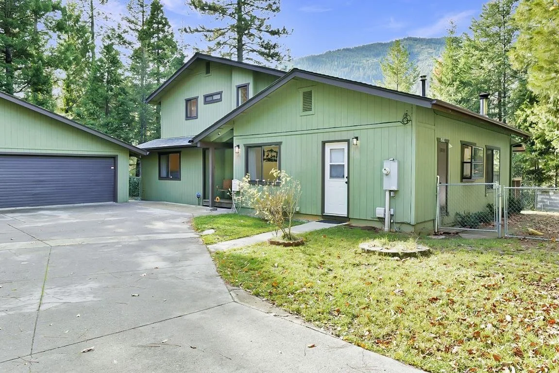 4000 Timber Dr, Dunsmuir — view 3 of 12