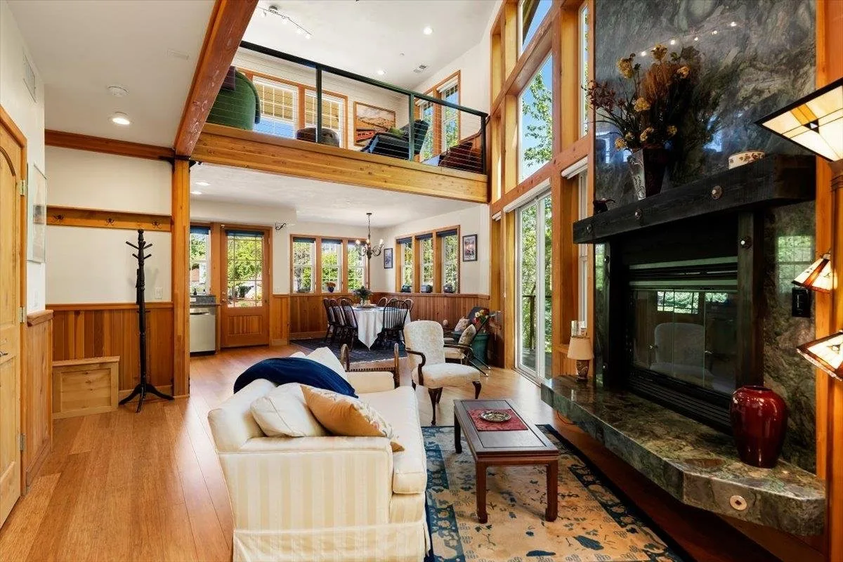6200 Scherrer Ave, Dunsmuir — view 9 of 12