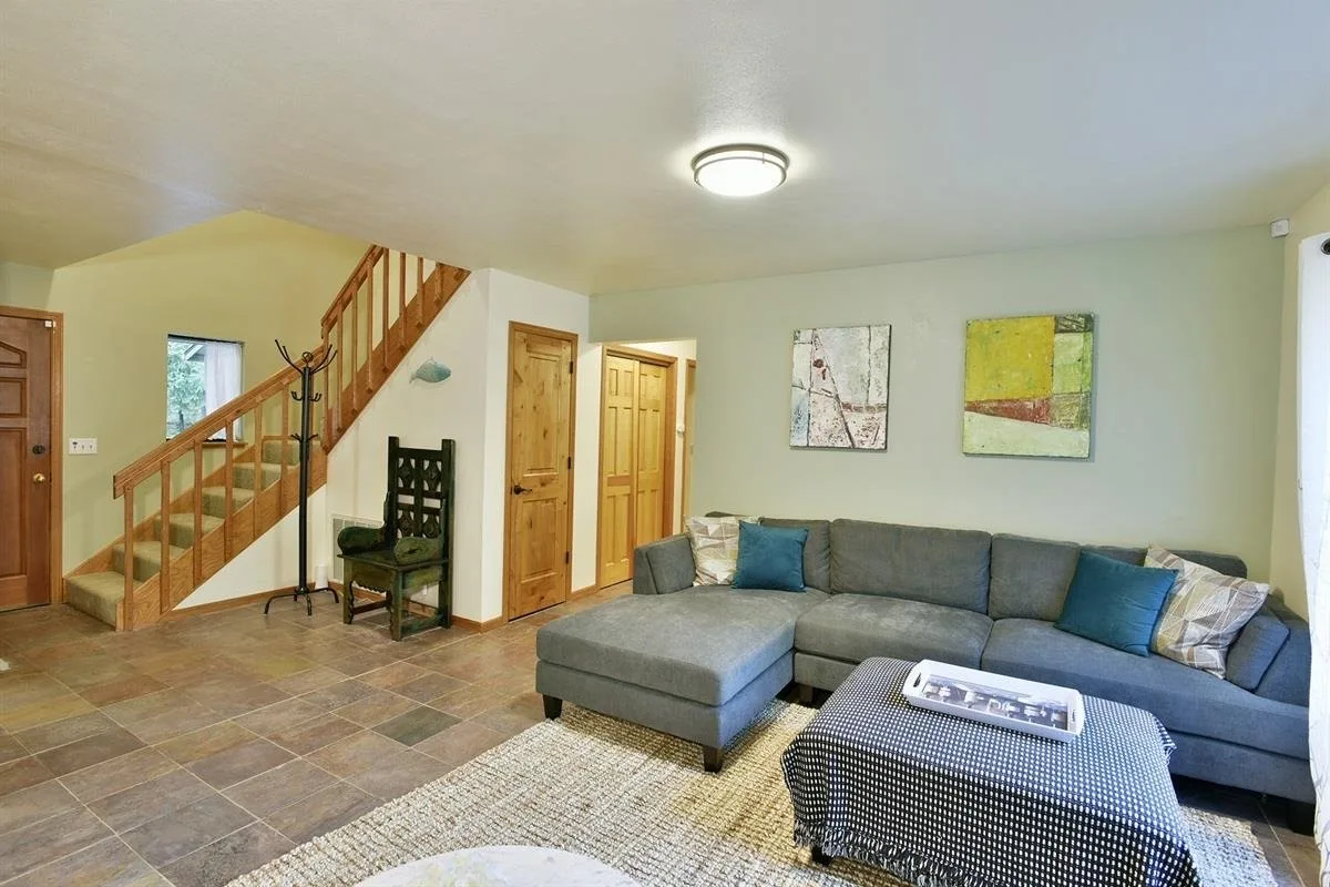 4000 Timber Dr, Dunsmuir — view 9 of 12