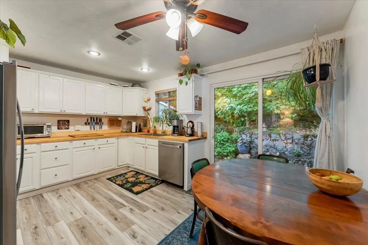 698 S First Street, Dunsmuir — view 11 of 12