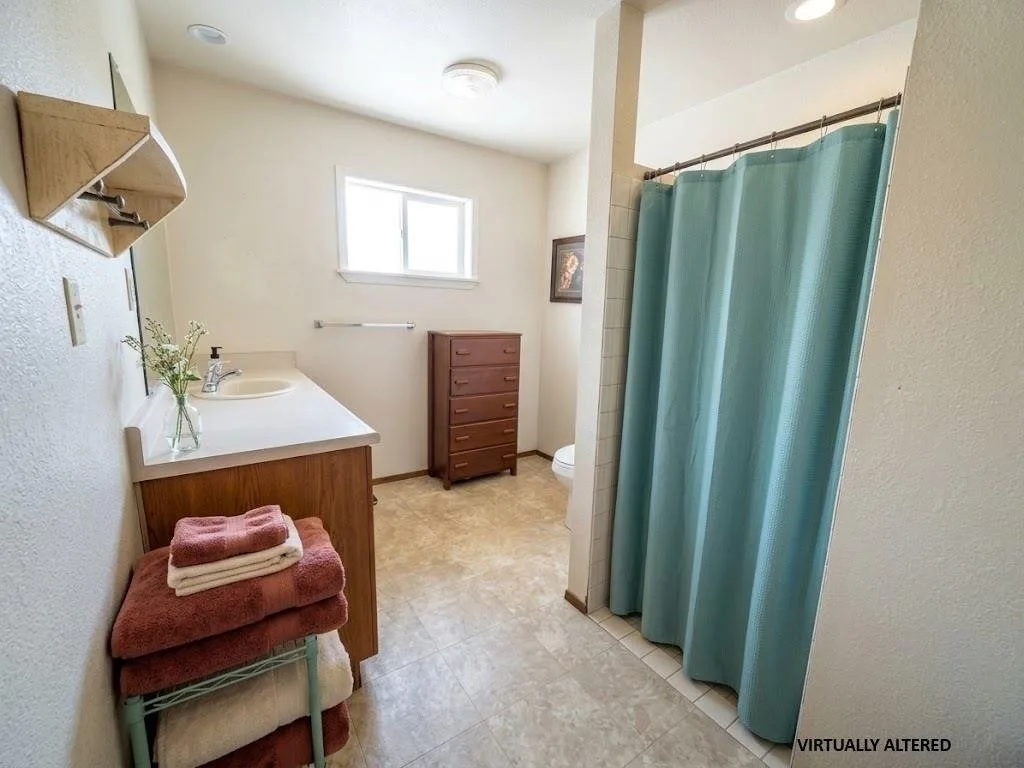 Bathroom at 1266 N Davis Ave., Weed — 1 of 3