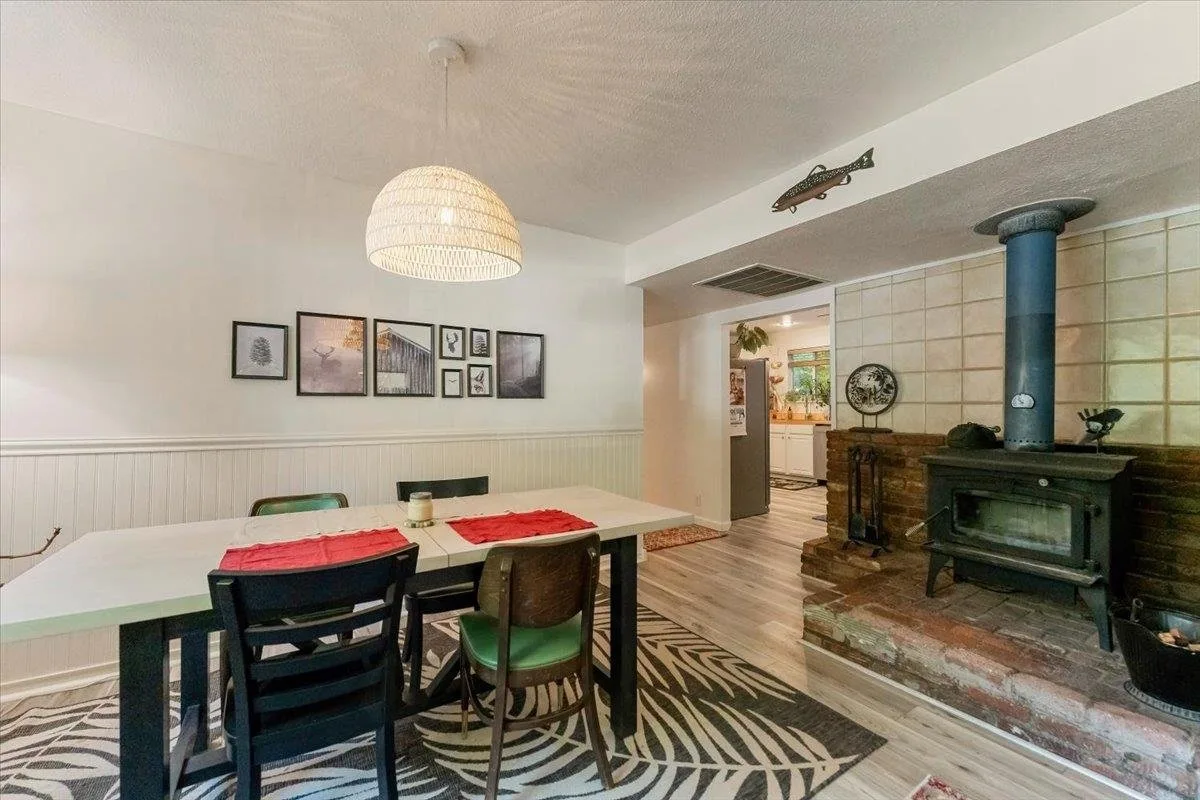 698 S First Street, Dunsmuir — view 9 of 12