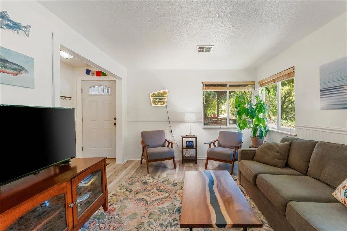 698 S First Street, Dunsmuir — view 6 of 12