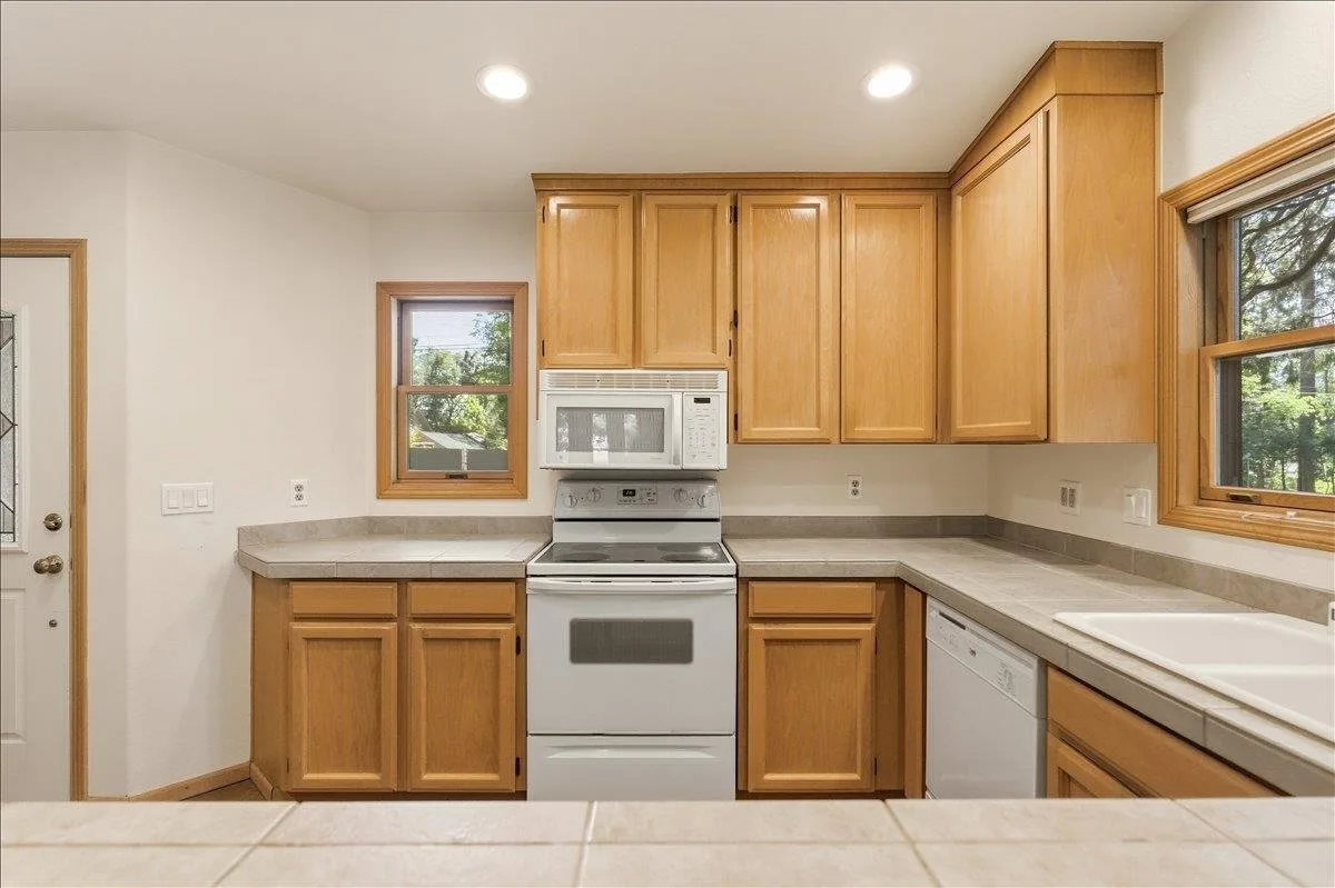 306 Gaudenzio, Mount Shasta — view 8 of 12