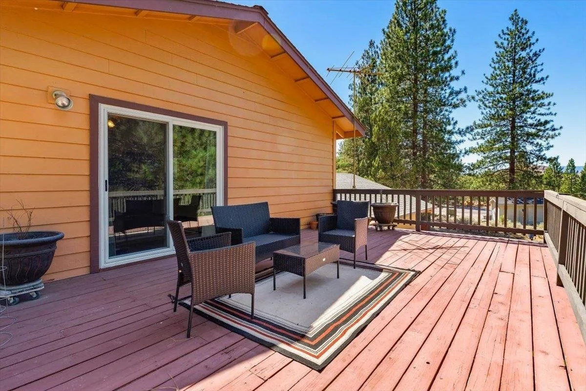 5539 Rainbow Circle, Weed — view 4 of 12