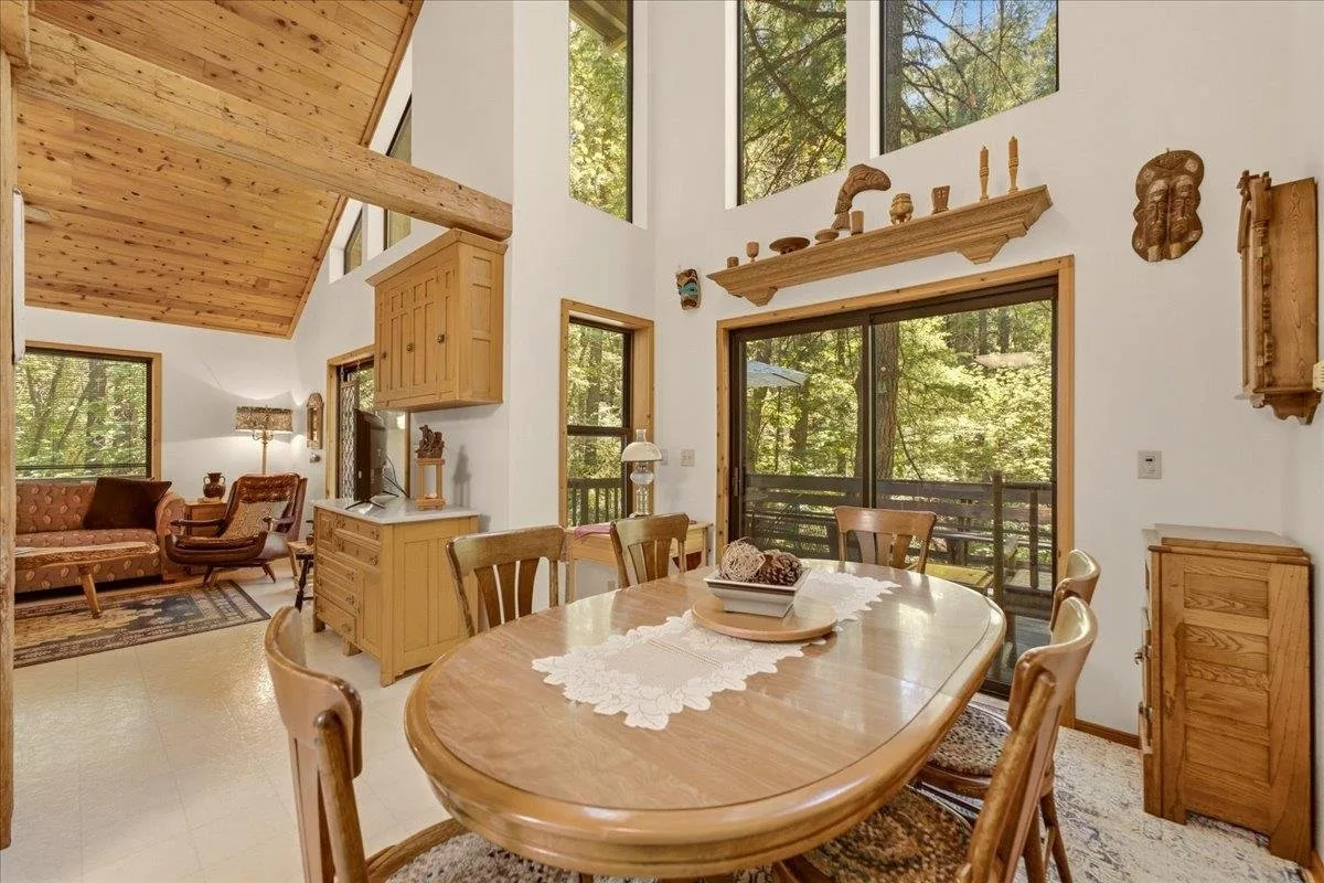Living area at 20929 Fall Creek Rd, Castella — 2 of 2