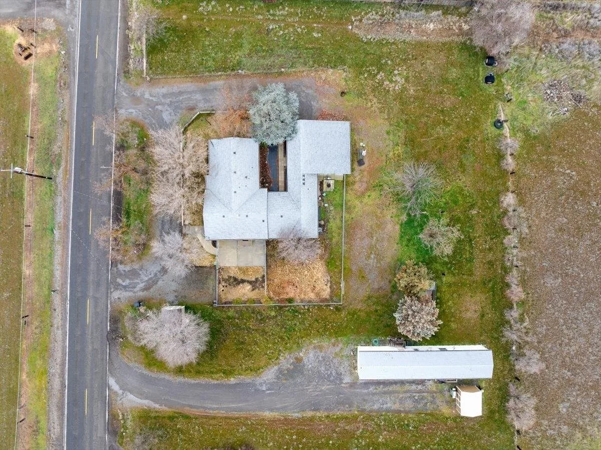 907-909 Ball Mountain Little Shasta Rd, Montague — view 8 of 12